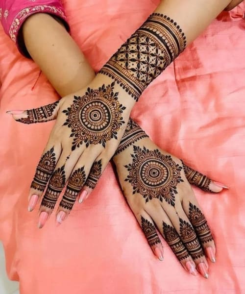 aesthetic mehndi designs for back hand