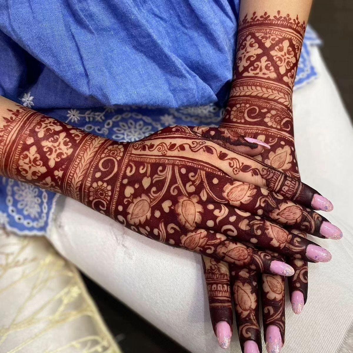 bridal stylish mehndi back hand mehndi design