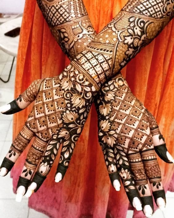 elegant stylish back hand mehndi design