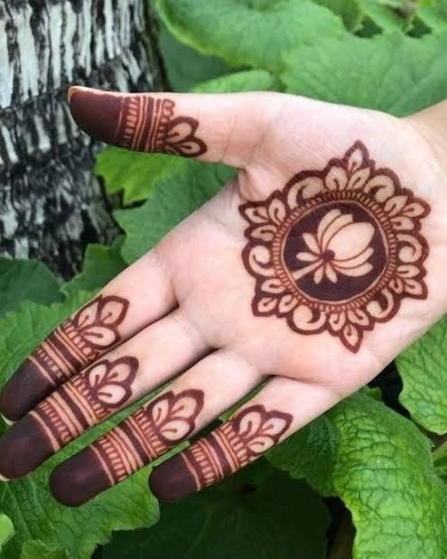 front hand modern karva chauth mehndi designs