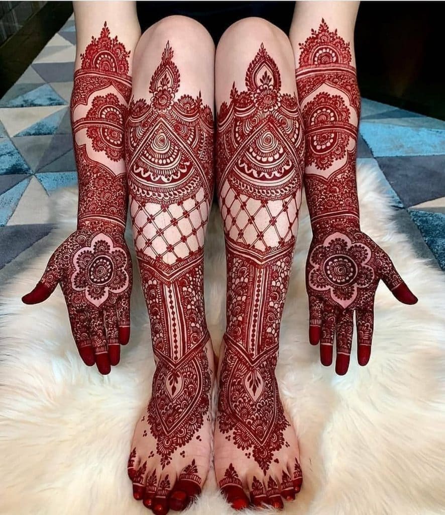 modern back hand mehndi design