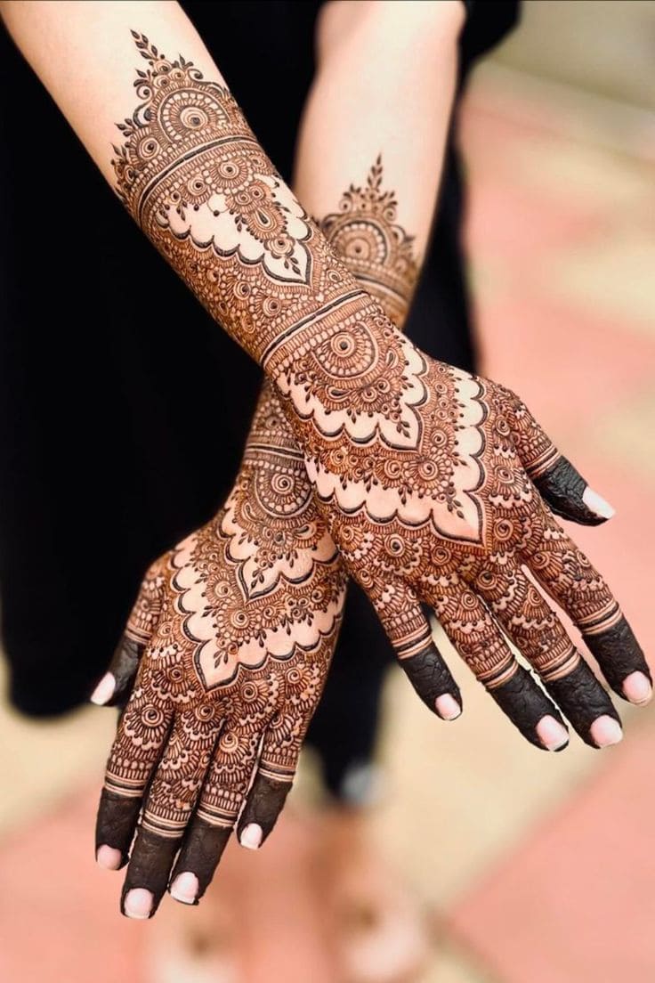 one finger mehndi design back hand