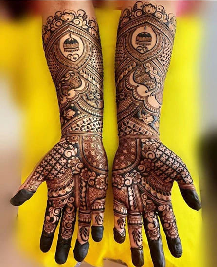 unique mehndi design back hand
